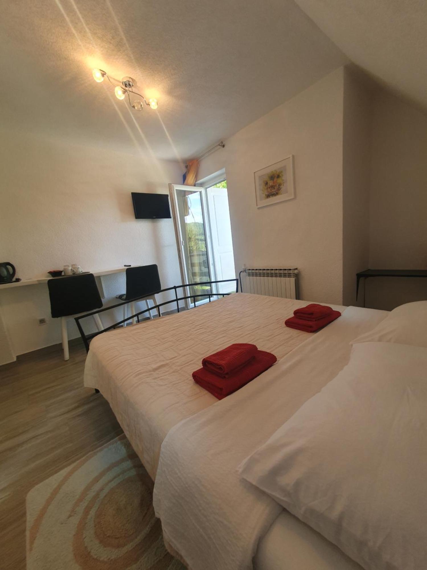 Guesthouse Nikola Plitvička Jezera Rom bilde