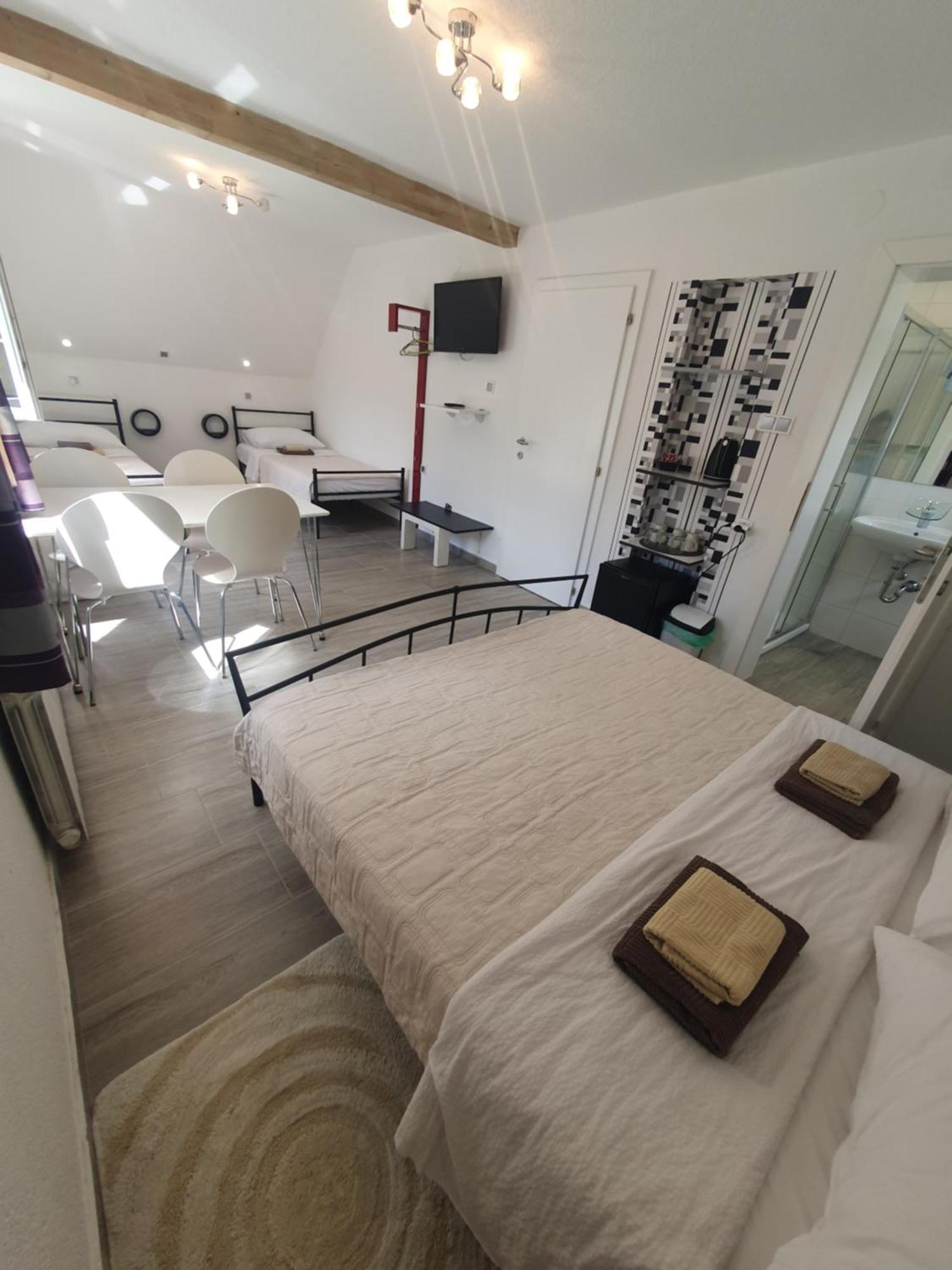 Guesthouse Nikola Plitvička Jezera Rom bilde
