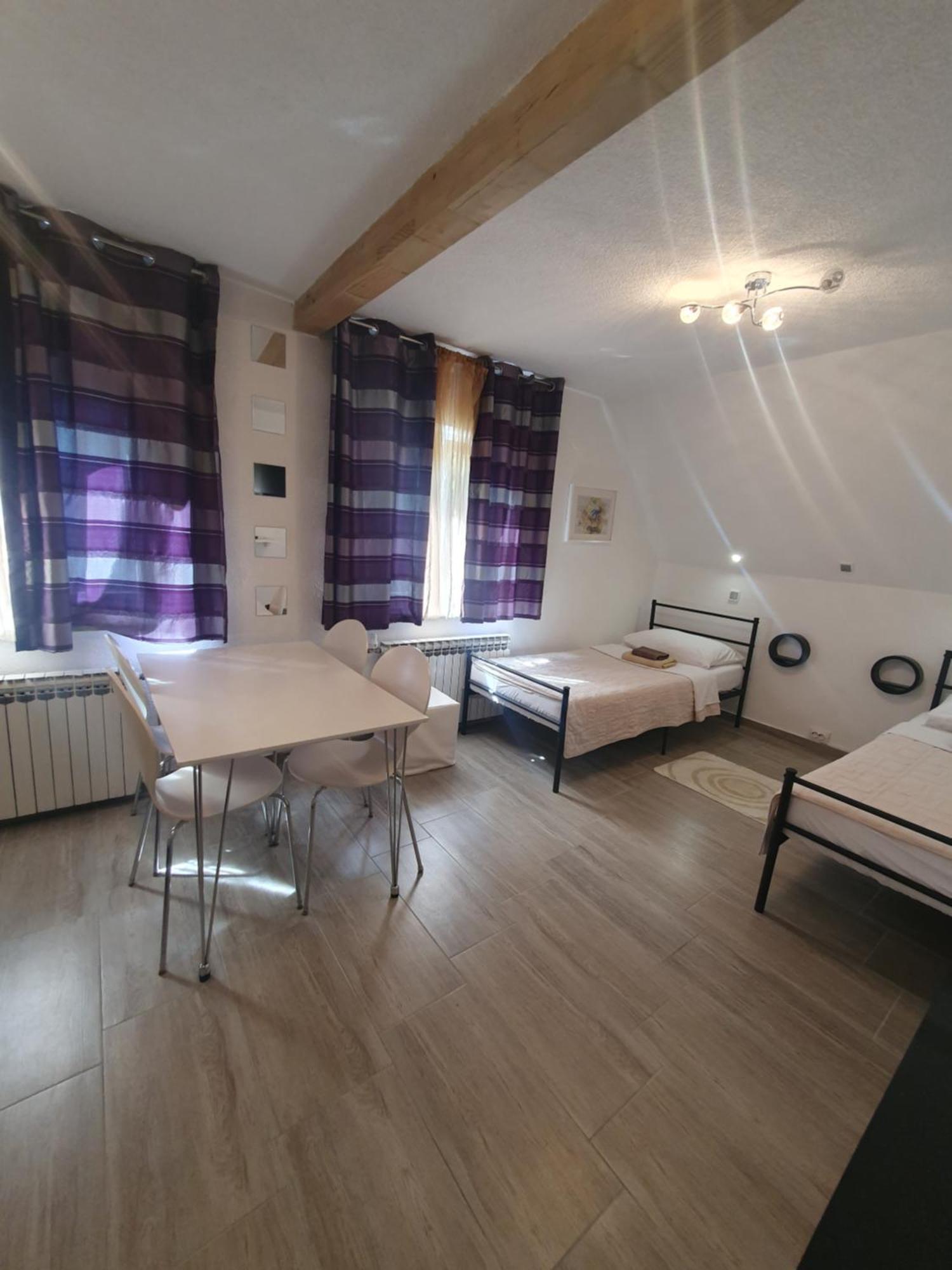 Guesthouse Nikola Plitvička Jezera Rom bilde