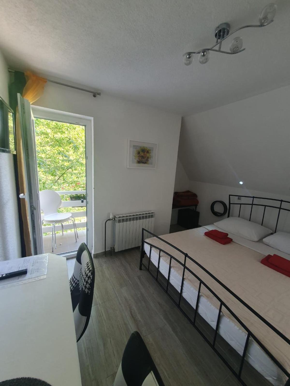 Guesthouse Nikola Plitvička Jezera Eksteriør bilde