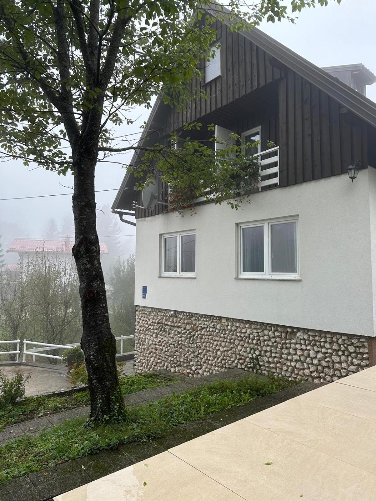 Guesthouse Nikola Plitvička Jezera Eksteriør bilde
